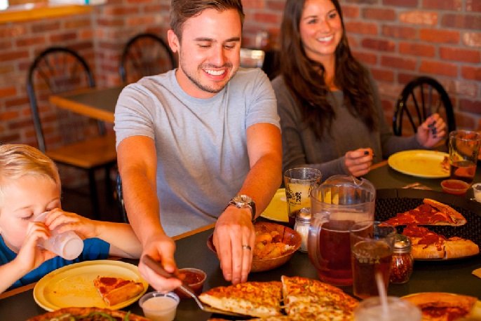 A Guide to Planning Successful Fundraising Events with Local Pizza Businesses in Oakland, CA